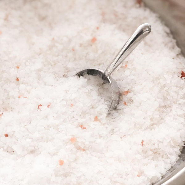 Вместо моря: зачем нужна соль для ванны и как ее выбрать