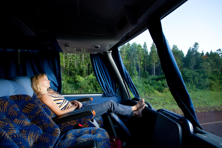 Как заснуть в автобусе: 5 советов от тревел-блогеров