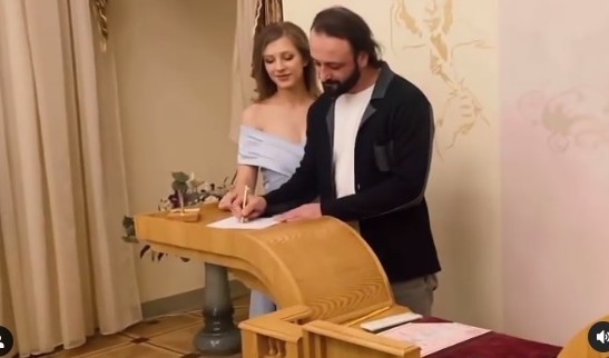 «Надеемся сохранить медовый месяц на всю жизнь»: Илья Авербух впервые о свадьбе с Лизой Арзамасовой
