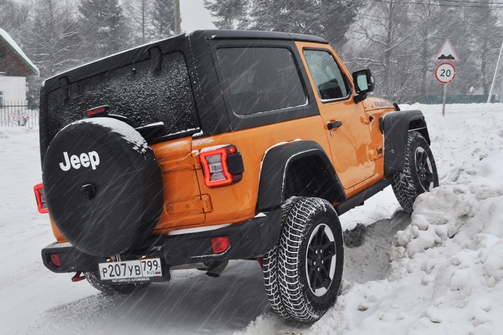 Почему Jeep Wrangler Rubicon — идеальная машина для зимней городской езды