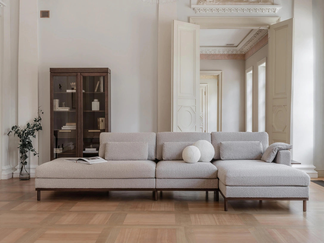 Модульный диван «Бэйкер» в интерьерах усадьбы Муравьевых-Апостолов. | Источник: Dantone Home