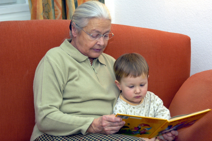 Ученые узнали, кого больше любят бабушки