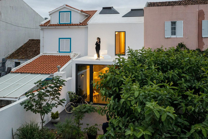 Фото №5 - На Азорских островах построили дом шириной четыре метра