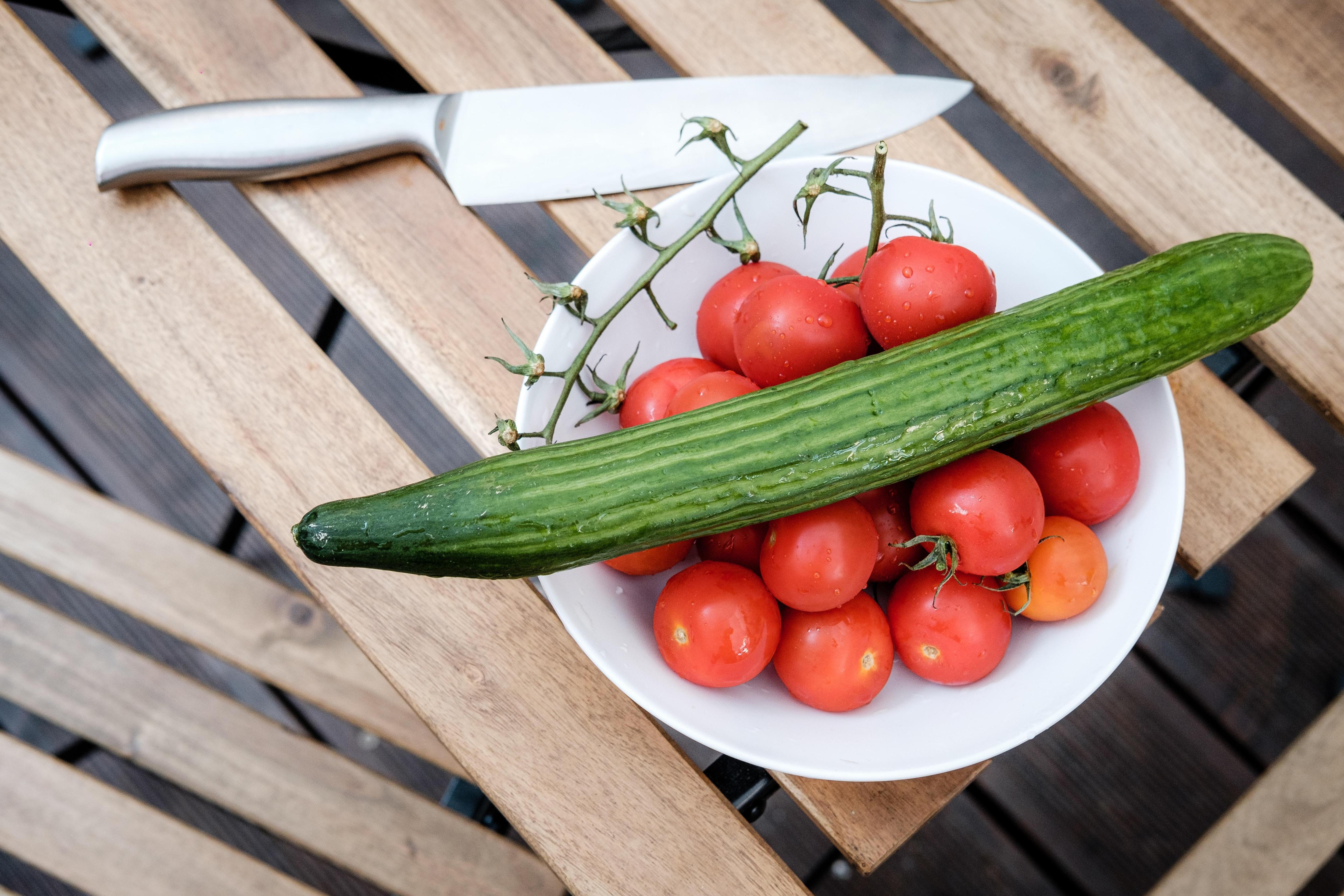Почему нельзя совмещать потребление помидоров с огурцами: вред и последствия