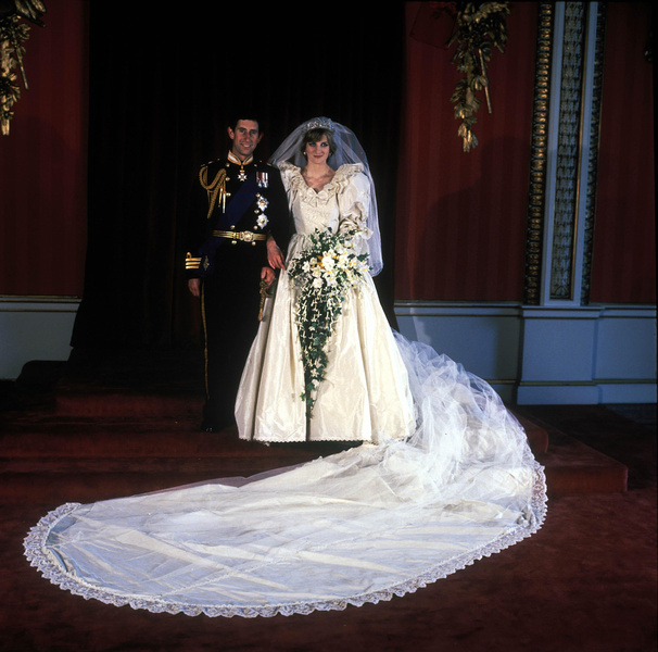 Идеальная Мэри: как выглядело свадебное платье будущей королевы Дании — и какие тайны оно скрывало