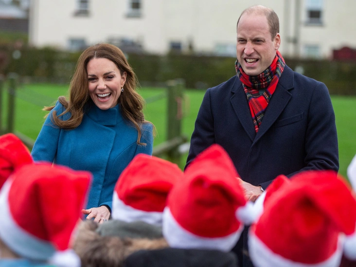 Герцогиня Кейт и принц Уильям с сотрудниками и учениками Первой школы Англиканской церкви Святой Троицы в Берик-апон-Твид, 7 декабря 2020