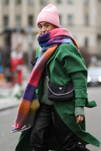 Модные шарфы осени и зимы 2021/22: с чем носить и где искать