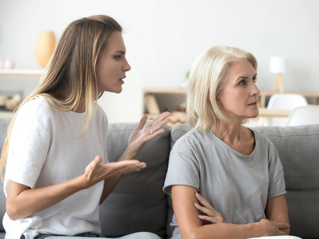 Легче не будет: 7 признаков того, что ваши отношения со свекровью обречены на провал | marieclaire.ru