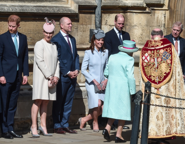 Члены королевской семьи поздравили Елизавету II с 93-летием на торжественной службе по случаю Пасхи