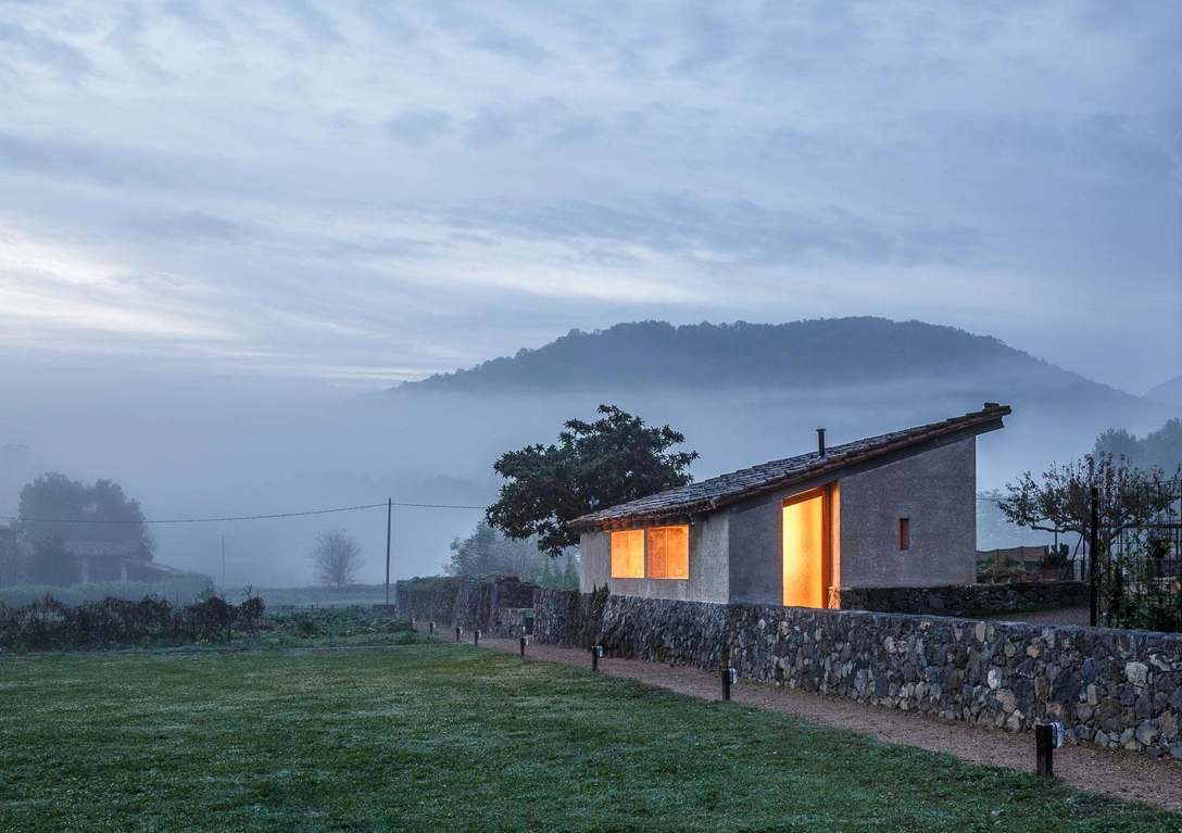 В Каталонии переделали старый курятник в современный офис (видео прилагается) | Источник: Arnau Estudi d'Arquitectura