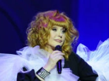 Алла Пугачева поддержит забытых женщин