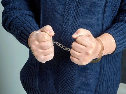 Отчим, убивший 5-летнего мальчика, попал на видео с трупом в сумке. Мужчина арестован