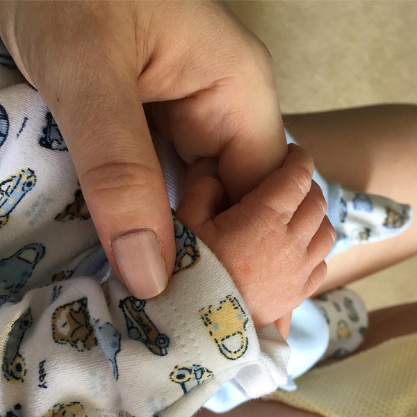 Натали поделилась первыми фото новорожденного сына