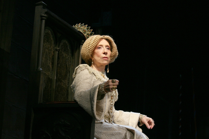 Пока Чурикова готовилась к театральному сезону, Театр Вахтангова отменил спектакли с ее участием