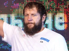Александр Емельяненко просит досрочного освобождения