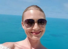 Оксана Акиньшина заинтриговала свадебными снимками