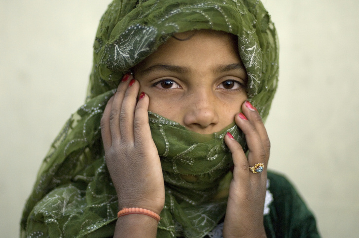 «Калашников» вместо ребенка: почему афганских девочек воспитывают мальчиками