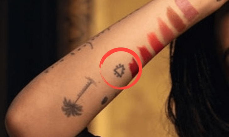 Татуировки звезд – что они означают?