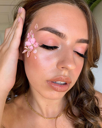 макияж с цветами лепестками роз тренды 2020 2021