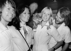 Встреча впервые за 36 лет! Как сегодня выглядит легендарная группа ABBA – фото