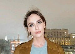 Абсолютно нага! Екатерина Варнава распахнула накидку перед ошарашенным Михаилом Галустяном