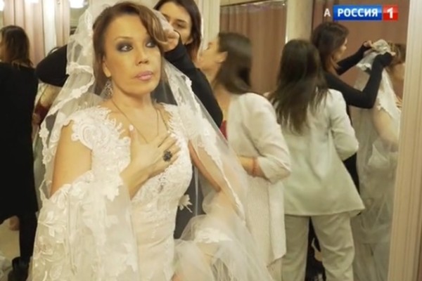 Азиза уже выбрала платье для свадьбы с Олегом Бескровным