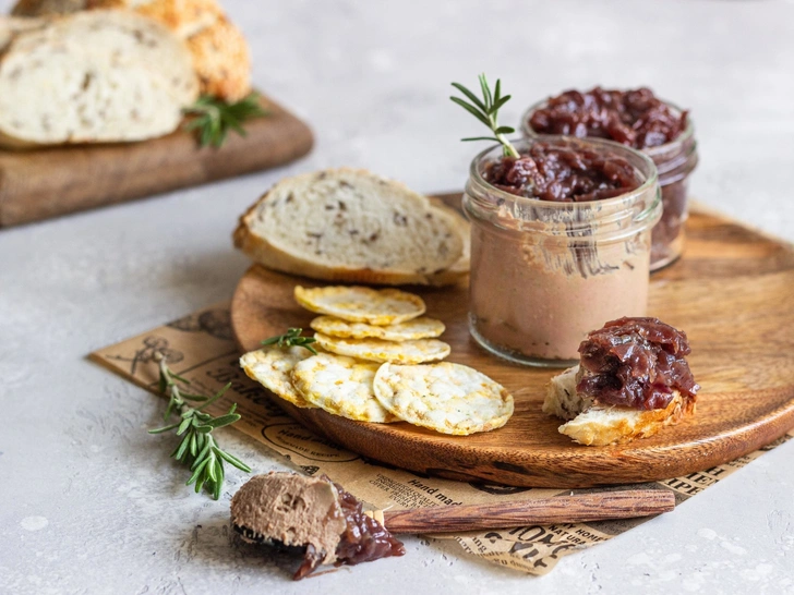 Не только десерты: 3 несладких (и очень вкусных) рецепта с шоколадом, которые перевернут ваше сознание