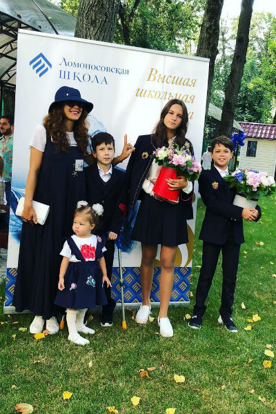 Екатерина Климова с детьми 1 сентября 2018