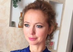 Елена Захарова сразила публику откровенным платьем