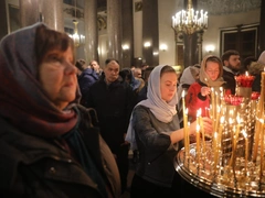 Какие меры профилактики от коронавируса вводят в российских церквях