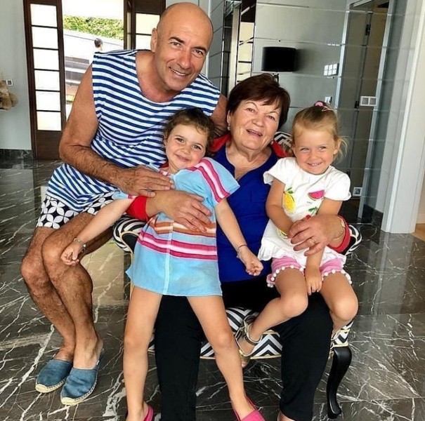 88-летняя мать Игоря Крутого экстренно госпитализирована в Америке