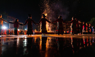 В китайской провинции Гуйчжоу прошел фестиваль огня