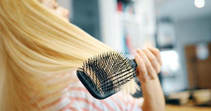Гребешок или щетка? Как выбрать правильную расческу для вашего типа волос