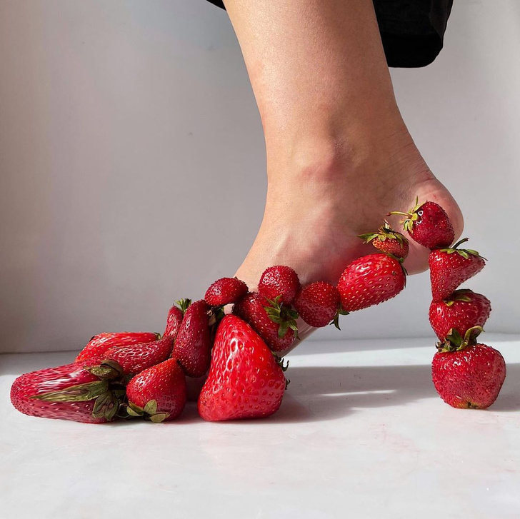 Фото №4 - Инстаграм недели: странные и прекрасные туфли из цветов, ягод, овощей и других неочевидных материалов