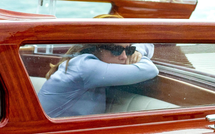 «Рыдает навзрыд»: Эмма Уотсон вся в слезах на яхте в Венеции — звезда «Гарри Поттера» поссорилась с парнем
