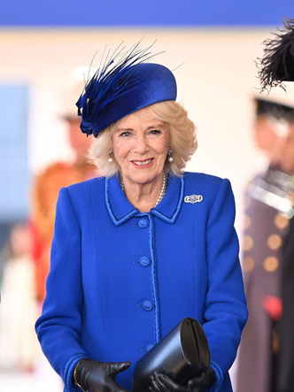 Королевские причуды: почему Камилла полюбила синий цвет только после коронации