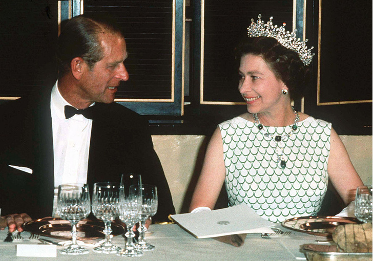 Королева Елизавета II и принц Филипп, герцог Эдинбургский на государственном банкете в 1970 году