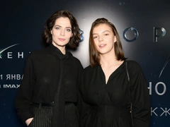 Юлия Снигирь сдружилась с 14-летней дочерью Евгения Цыганова и выходит вместе с ней в свет