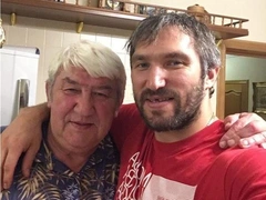 Овечкин, экстренно прилетевший в Россию, сообщил о смерти отца