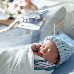 Спасти крохотную жизнь: младенцу сделали операцию прямо во время родов