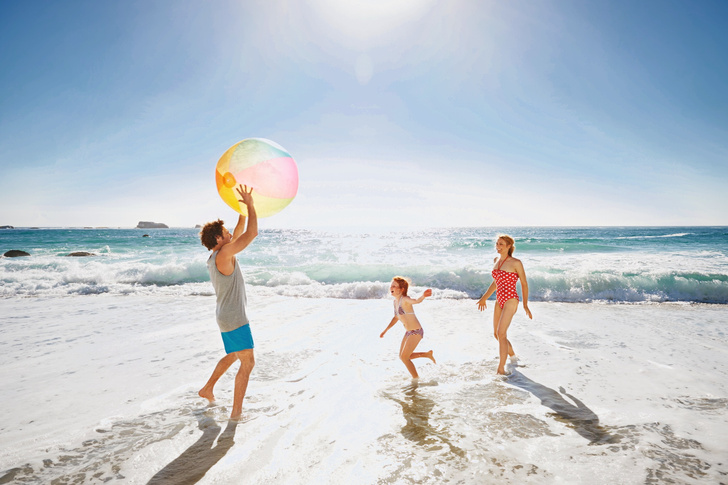 Море по карману: названы 3 бюджетных курорта для семейного отдыха в августе