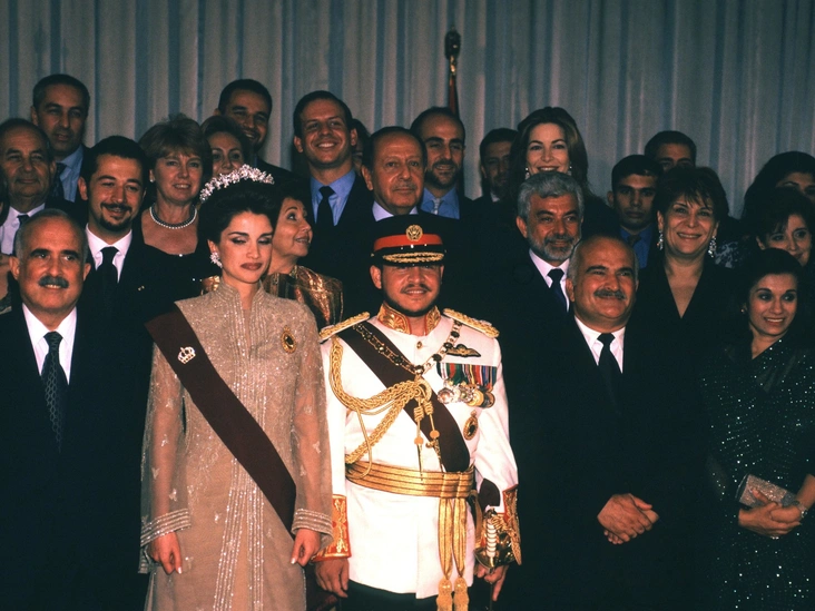 Королева Рания и король Абдалла II на церемонии восшествия на престол, 1999