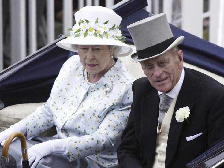 Елизавета II и принц Филипп на скачках в Аскоте, 17 июня 2004