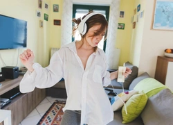 Как научиться танцевать дома