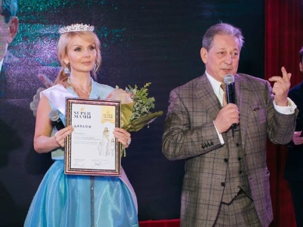 Знаменитости посетят III ежегодную национальную премию SUPER мамы года 2018