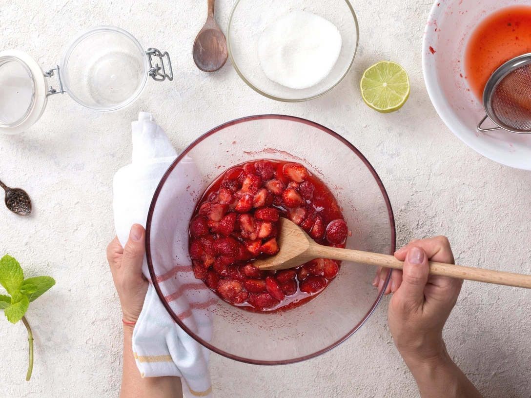 Варенье в микроволновке: простой рецепт за 15 минут, который порадует ваших близких | marieclaire.ru