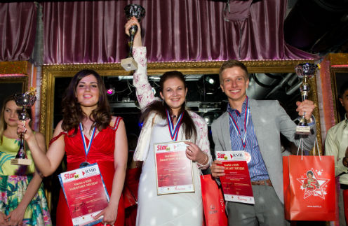 Победители конкурса «Караоке со СтарХит» (слева направо): 2- место Ивановская Алена, 1-место Немчинова Юлия, 3-место Шарафан Антон