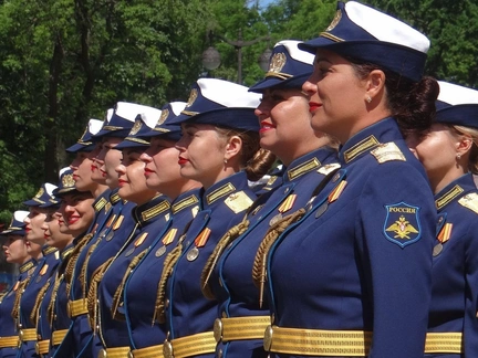 Будут ли призывать женщин на службу?