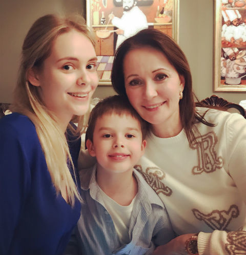 Ольга Кабо с дочерью и сыном