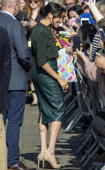 герцогиня Меган у зданий павильона в Брайтоне, Сассекс, 3 октября 2018